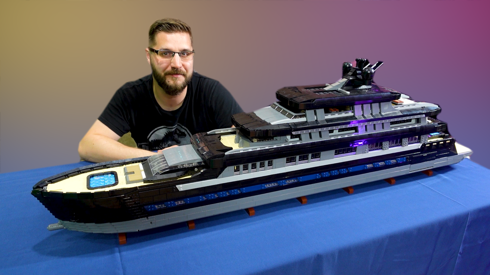 Lego Large Luxury Yacht - Mini-Fig scale