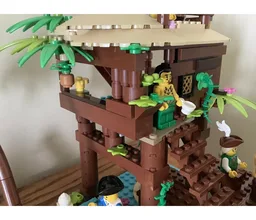 21322 Pirate Beach Hut