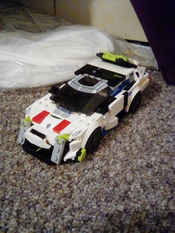 Lego 76900 car camper