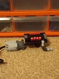 V8 piston engine (5x8x6 studs)