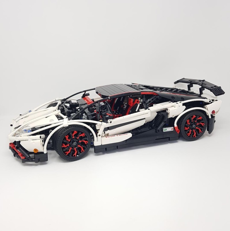 Lego Lamborghini Aventador LP 720-4 Pirelli Edition