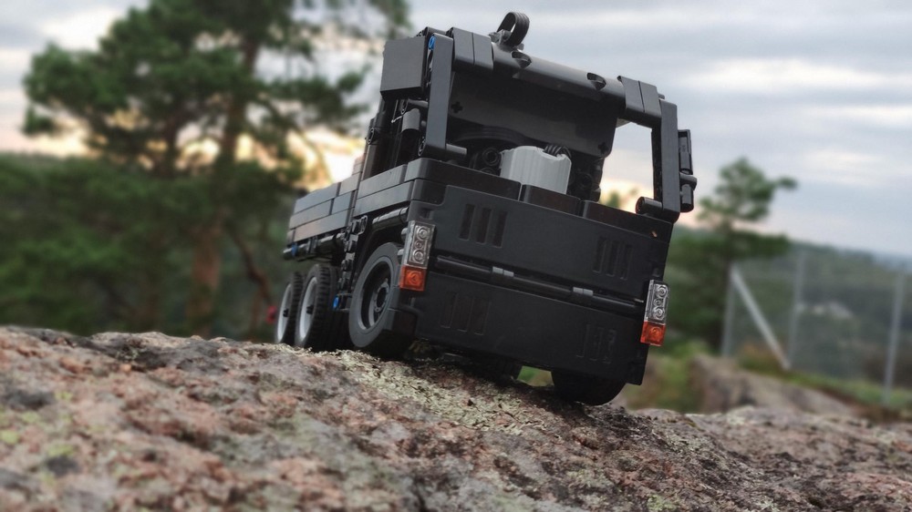 Lego 4x6 truck on 43 mm wheels and buggy motor