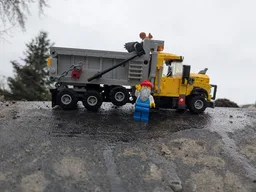 Dump truck