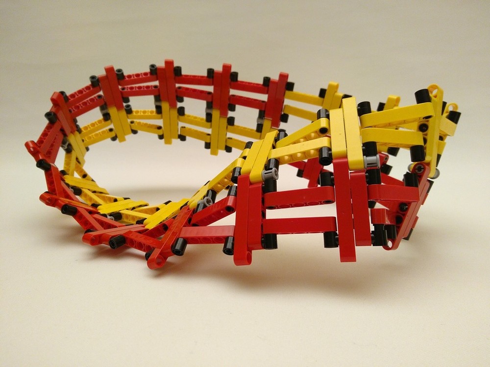 Lego Divisible Möbius strip in all Technic