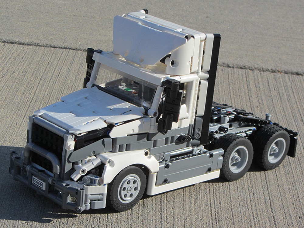 Lego RC Volvo VNL 300 Semi Truck