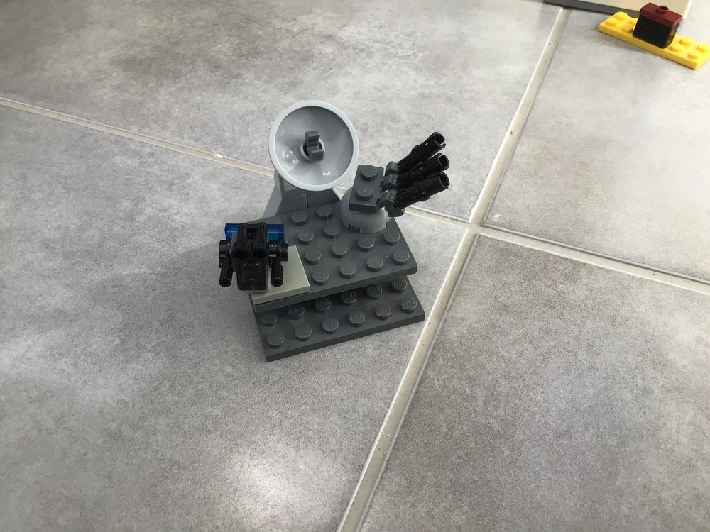 Lego Mini Empire radar station + 3 lasers + small spaceship
