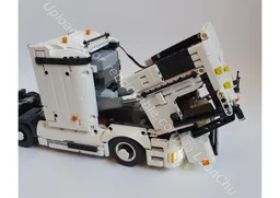 Control+ Remote Controlled Semi Truck White (Powered Up)