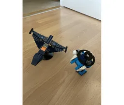 31160 Milenium falcon with Stand