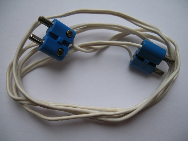 Lego Electric, Wire 12V / 4.5V with 2 Leads, 96 Studs Long with 2 Blue Electric, Connector, 2-Way Male Rounded Narrow Type 2 with Cross-Cut Pins (x466c96 / bb0236bc01)