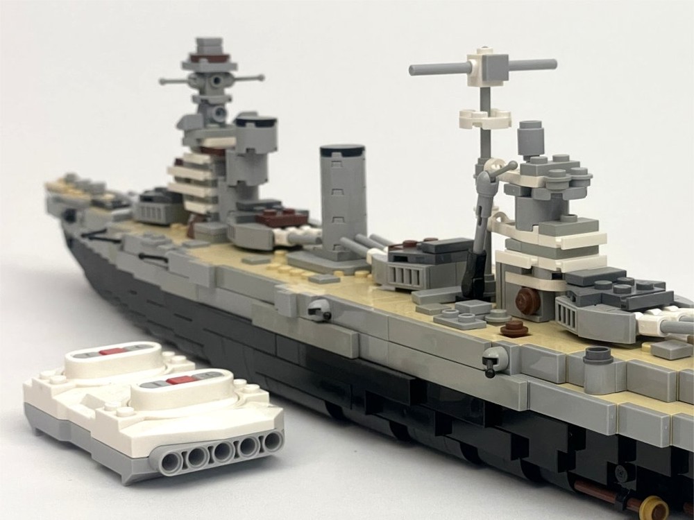 Lego 1:350 Russian Battleship Gangut / October Revolution (Powered Up)