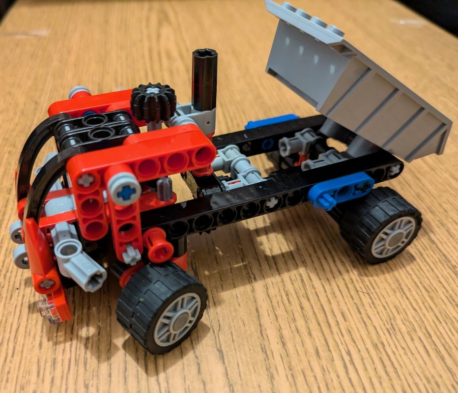 Lego Dumper truck with steerable wheels