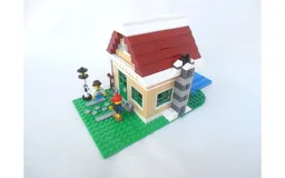 31038 Gingerbread House