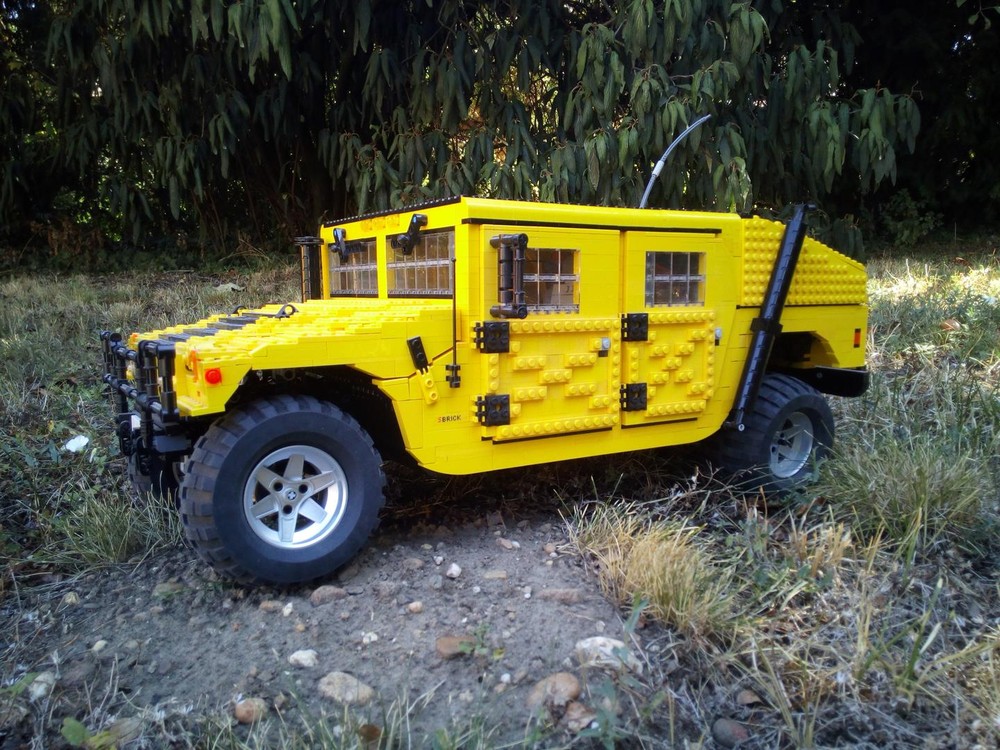 Lego High Mobility Multipurpose Wheeled Vehicle (Humvee)