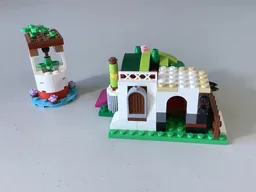10692 Hobbit Hideaway