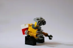 Minifigure Scale Wall-E