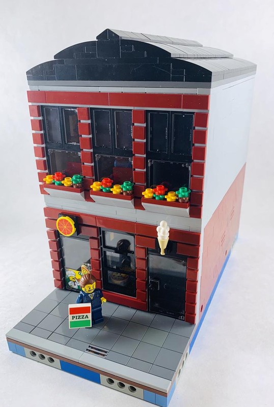 Lego City Pizza and Ice Cream Parlor