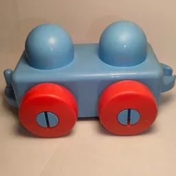 Primo Wheel Base 1 x 2 with Hitches and Red Wheels / Medium Blue