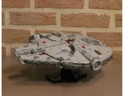 Millennium Falcon 1:110 scale