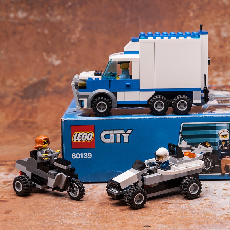 Lego 60139 Police Truck & Villain's rides