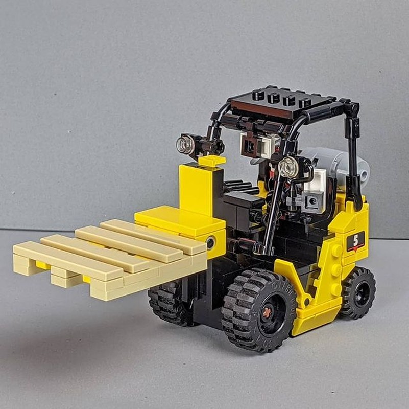 Lego CAT C5000 Forklift