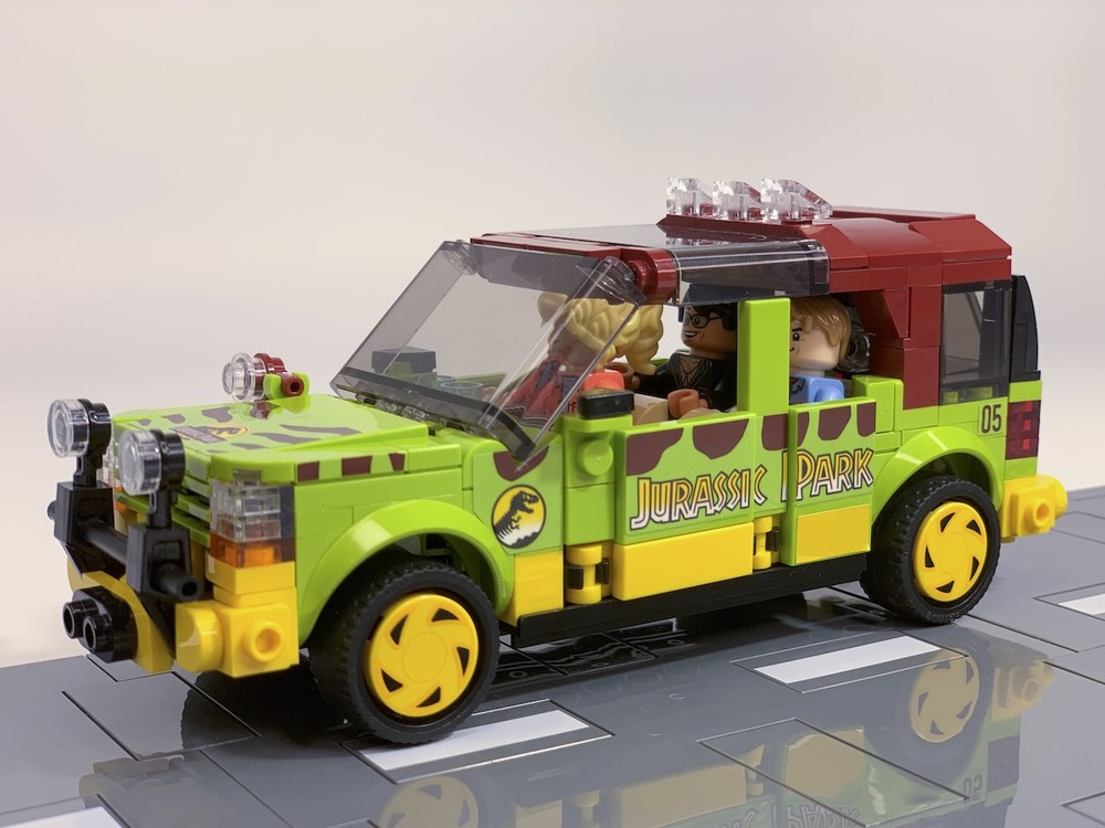 Lego Jurassic Park Ford Explorer | Minifigure friendly