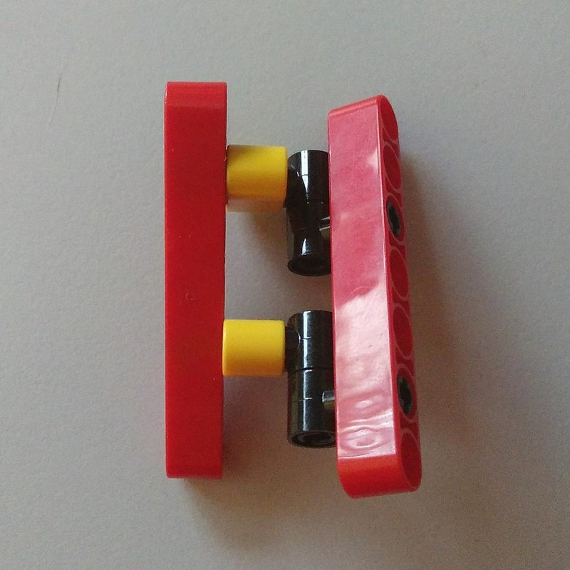 Lego Hinge for a Mobius Ring