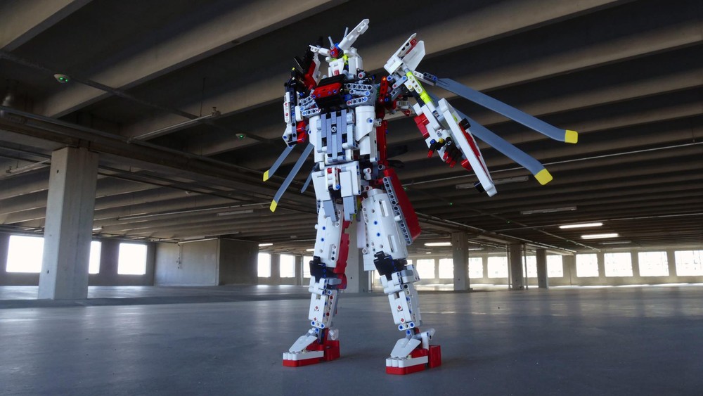 Lego Freedom Gundam (42145 B-Model)