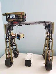 42110 alt Container Crane