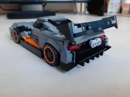 McLaren Senna