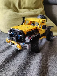 Off-road truck