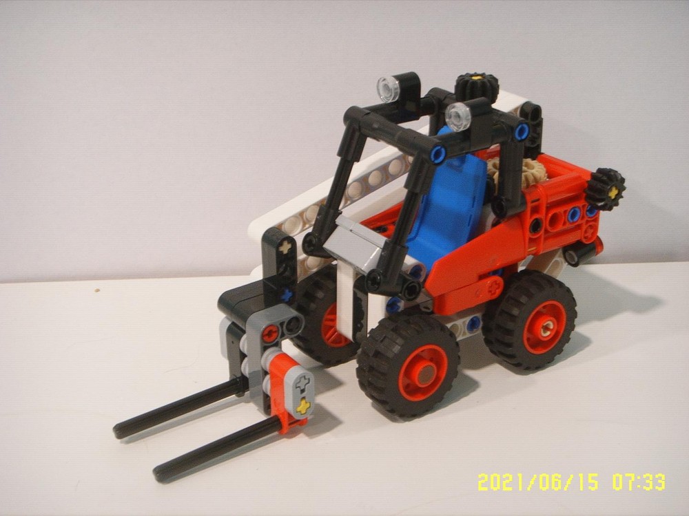 Lego 42116 Skid Steer attachment: Pallet Fork