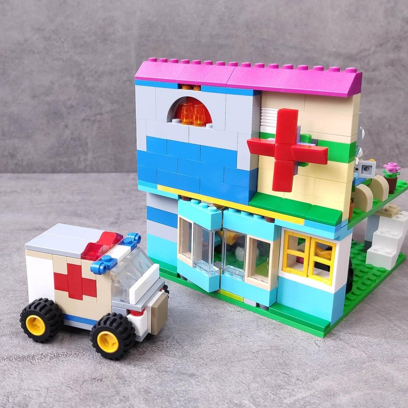 Lego 10698 Ambulance and Hospital