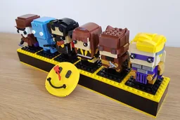 Watchmen Brickheadz with display base