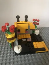 Bee cupholder