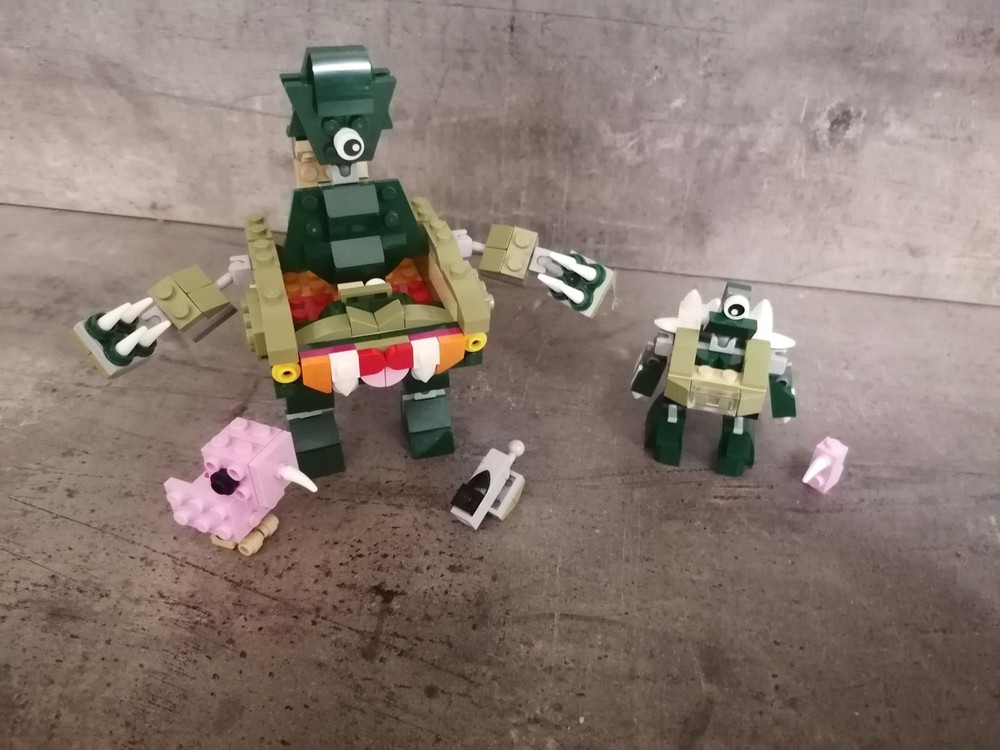 Lego Aliens, mechs and newborn chicks!
