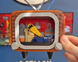Gotham Skyline TV insert