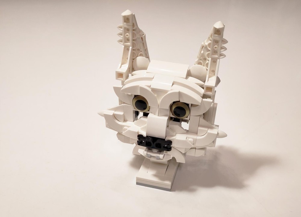 Lego MOC - Maine Coon cat head - 75979-1 Hedwig Alternate build