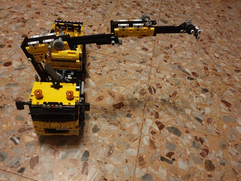 Lego Rear-cab truck foldable crane