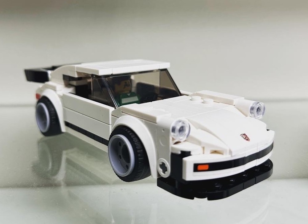 Lego 1974 Porsche 911 - 7 stud wide