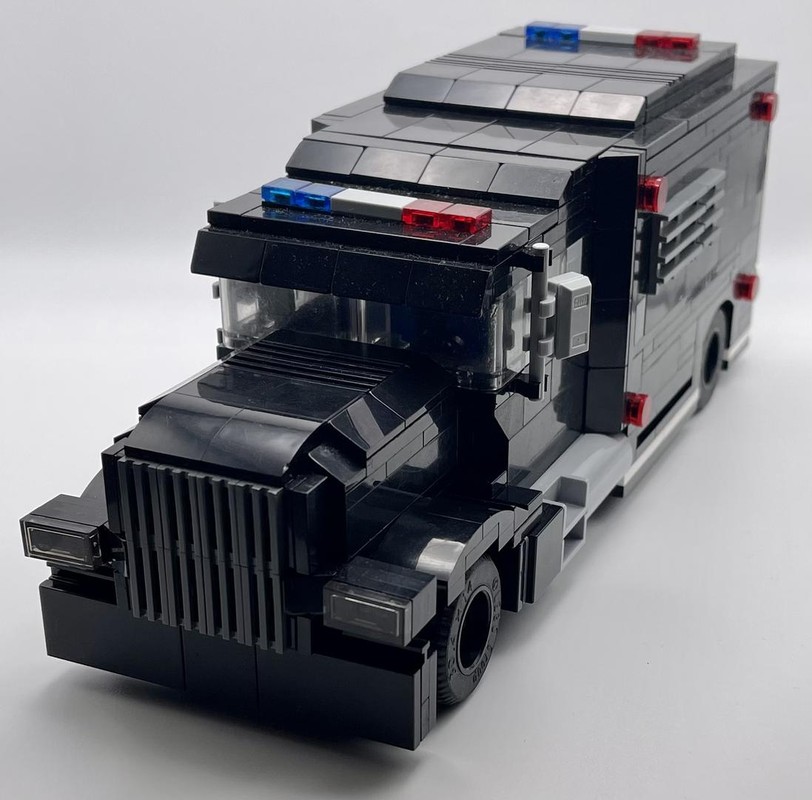 Lego Police SWAT Truck - 8 Stud Speed Champions