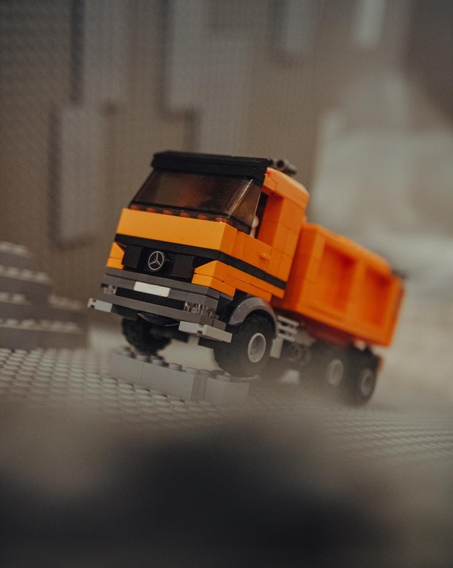 Lego Mercedes-Benz Actros 3340 6x6 Tipper