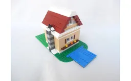 31038 Gingerbread House