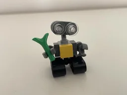 WALL-E (minifigure scale)