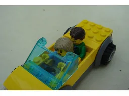 4435 yellow car