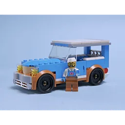 60452 Tiny House & Cool Car