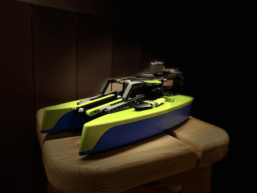 Lego Technic 42105 B Outboarder-RC-Model