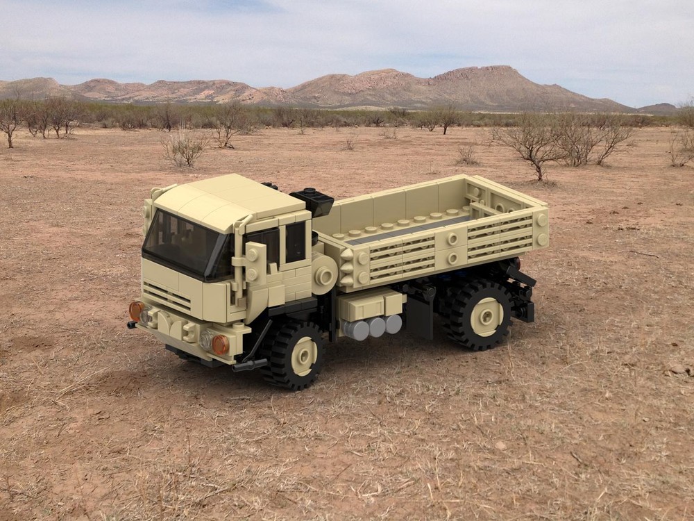 Lego M1078 LMTV 2.5-ton Cargo Truck (Desert Tan)