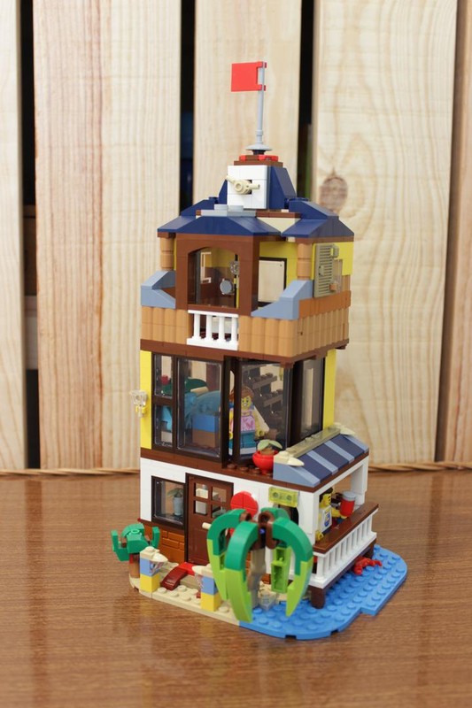 Lego 31118 - The cottage number 8 - Surfer Beach House Alt Build