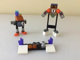 30663 TWO ROBOTS