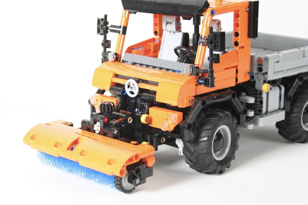 Lego Unimog Brush